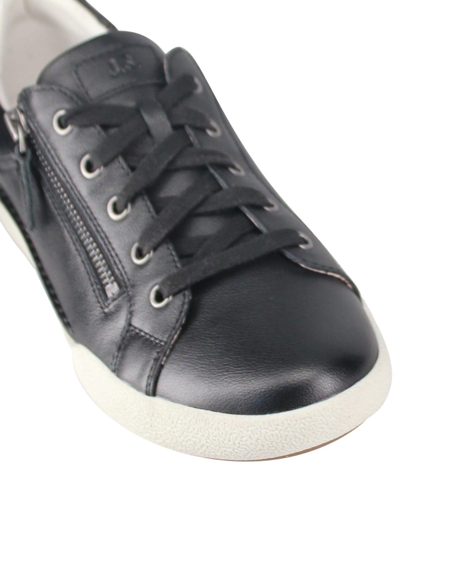 Claire 03 Black