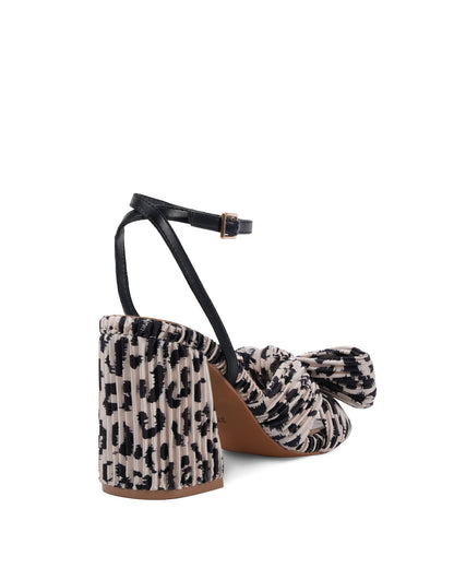 Lola Leopard